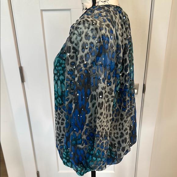 EUC- CATHY DANIELS 1X BLUE & GREY SPARKLE LEOPARD BLOUSE- GORGEOUS. - Picture 3 of 9